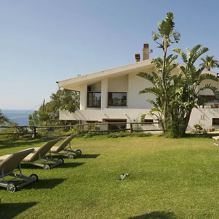Borgo Donna Canfora 아파트호텔 4*