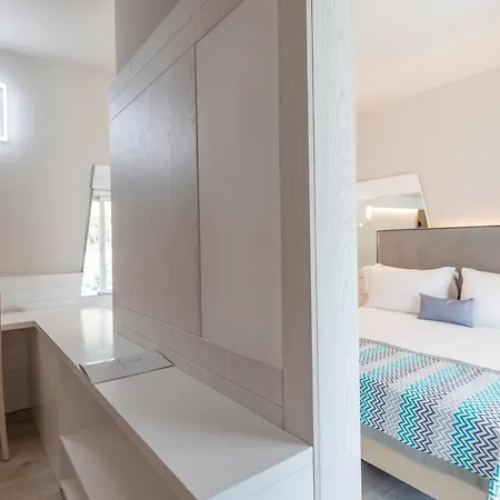 Borgo Donna Canfora מלון דירות 4*