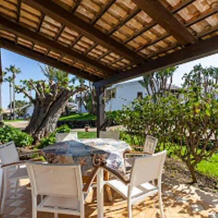 Borgo Donna Canfora קאפו ואטיצ'אנו