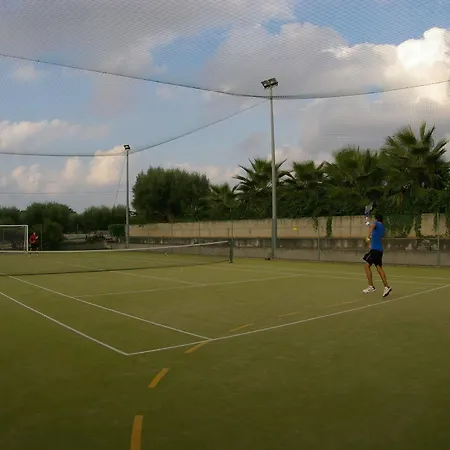 Borgo Donna Canfora מלון דירות קאפו ואטיצ'אנו