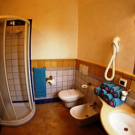 Borgo Donna Canfora מלון דירות 4*